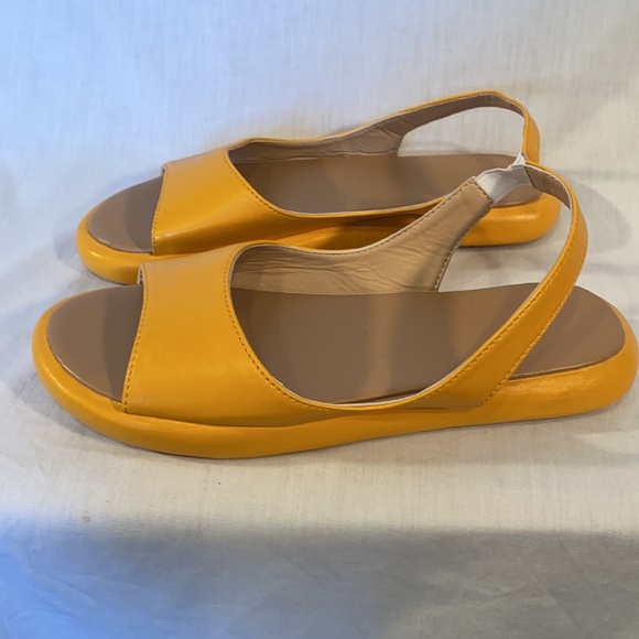Slingback flats. Size 8. - Picture 2 of 4